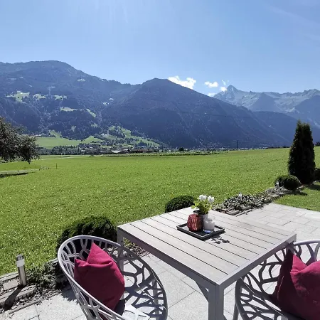 Bergheil Apartment *